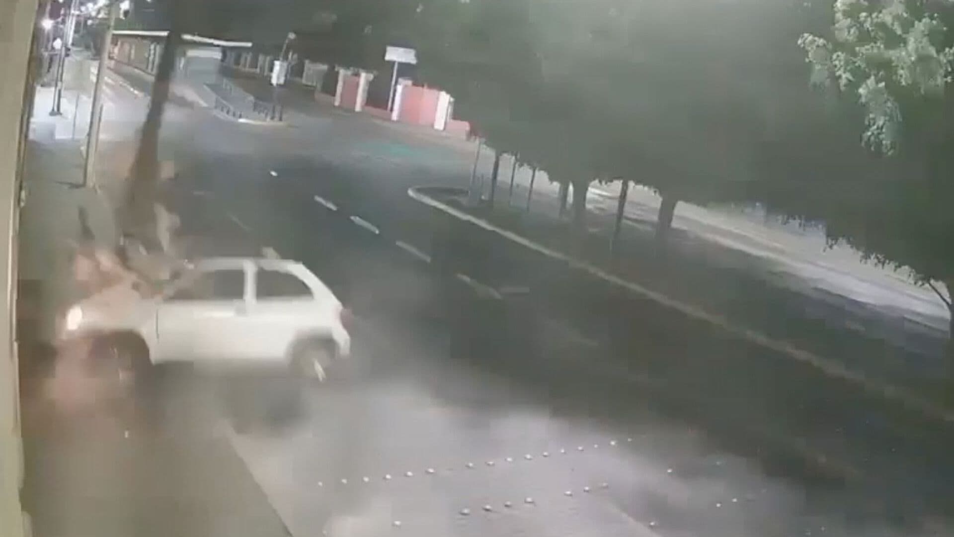 Video Momento Accidente Choque contra Poste en 11 Norte 18 Poniente en Puebla