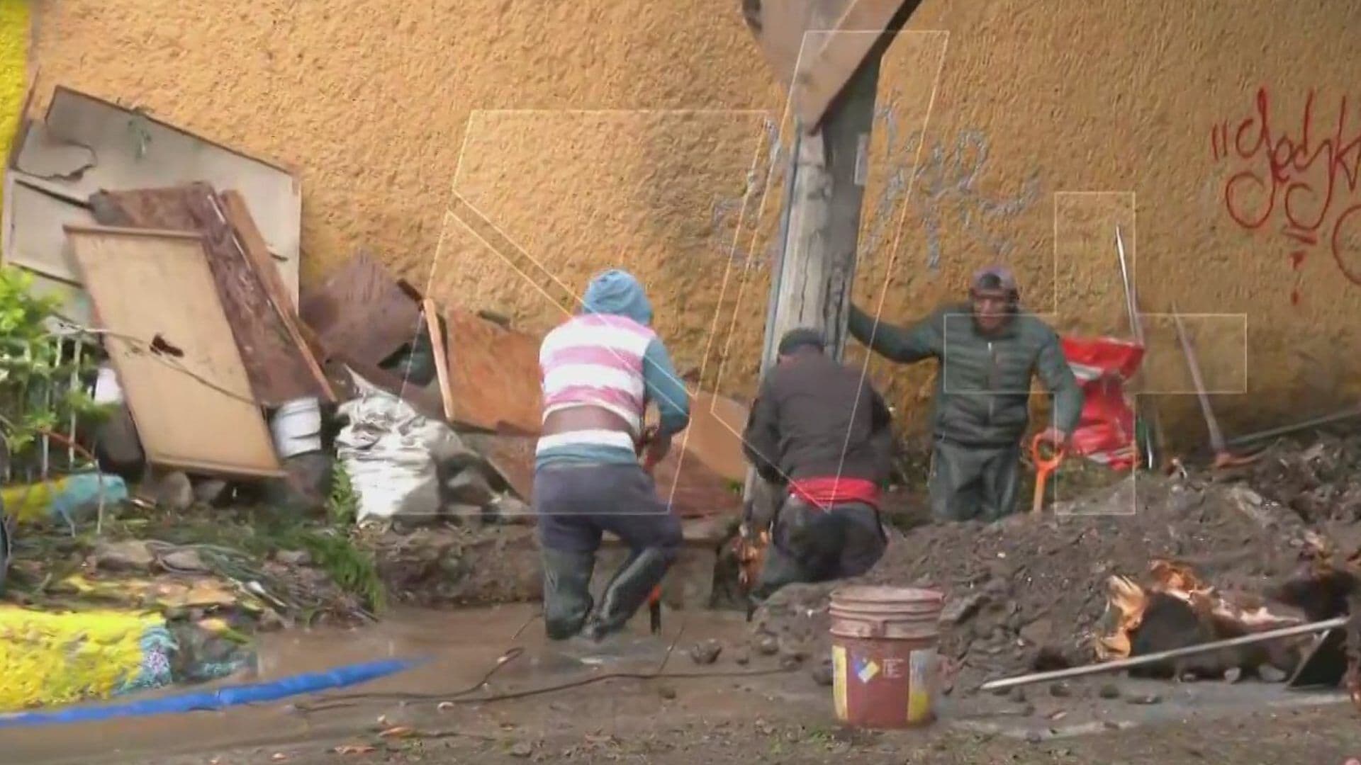 Reportan Enorme Fuga de Agua en la Alcaldía Álvaro Obregón; No Pueden Pararla