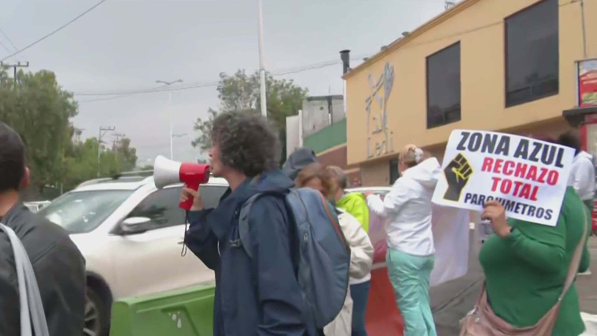 Vecinos Protestan contra Parquímetros en la Zona de Satélite en Edomex