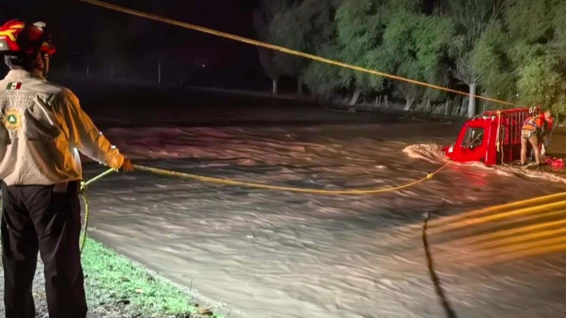 Rescata Protección Civil a 4 Personas Atrapadas en Río Crecido en Bocoyna, Chihuahua