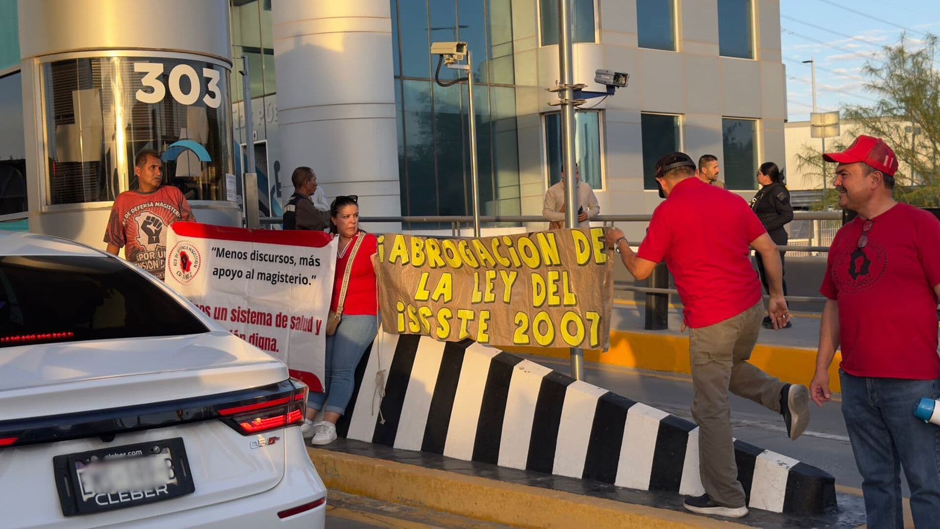 Así Fue la Manifestación de Maestros en el Puente Internacional Zaragoza de Cd. Juárez