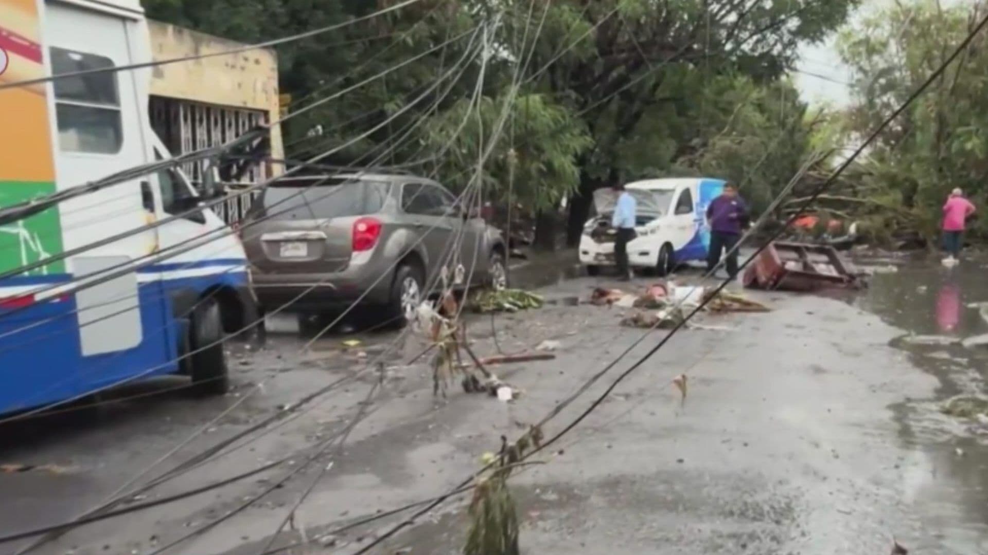 Lluvias y Vientos Dejan Afectaciones en Colonia Constituyentes de Querétaro en San Nicolás, NL