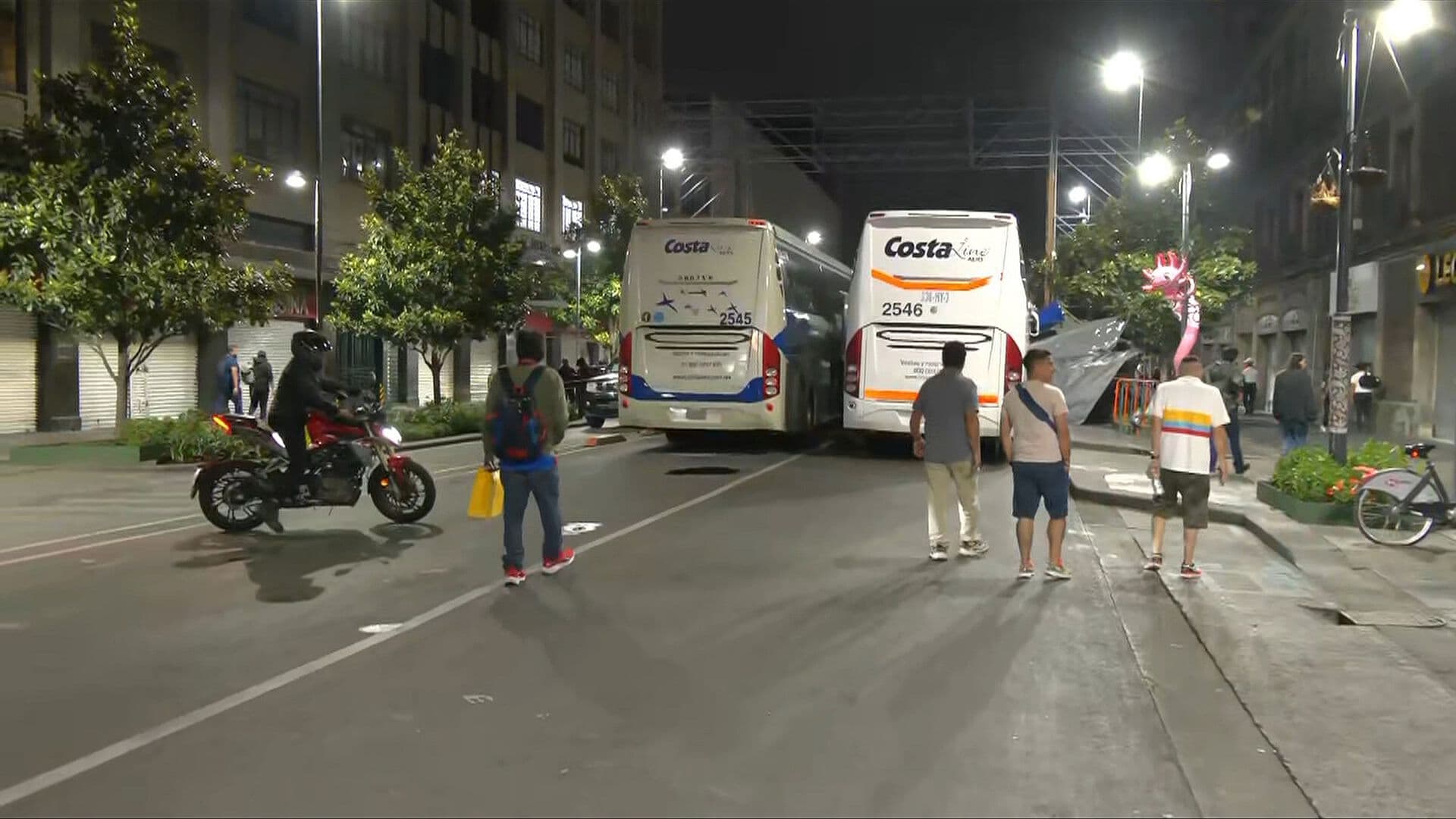 Comienzan a Irse: Primeros Autobuses de la CNTE Salen Rumbo a Oaxaca