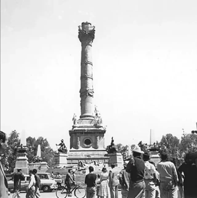 Ángel de la Independencia caído en 1957