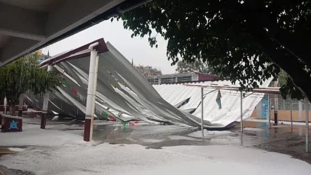 Techo caído en escuela de Ecatepec