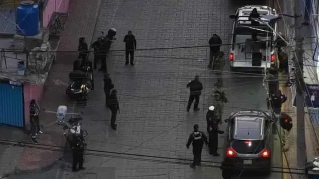 Embiste a policía y escapa
