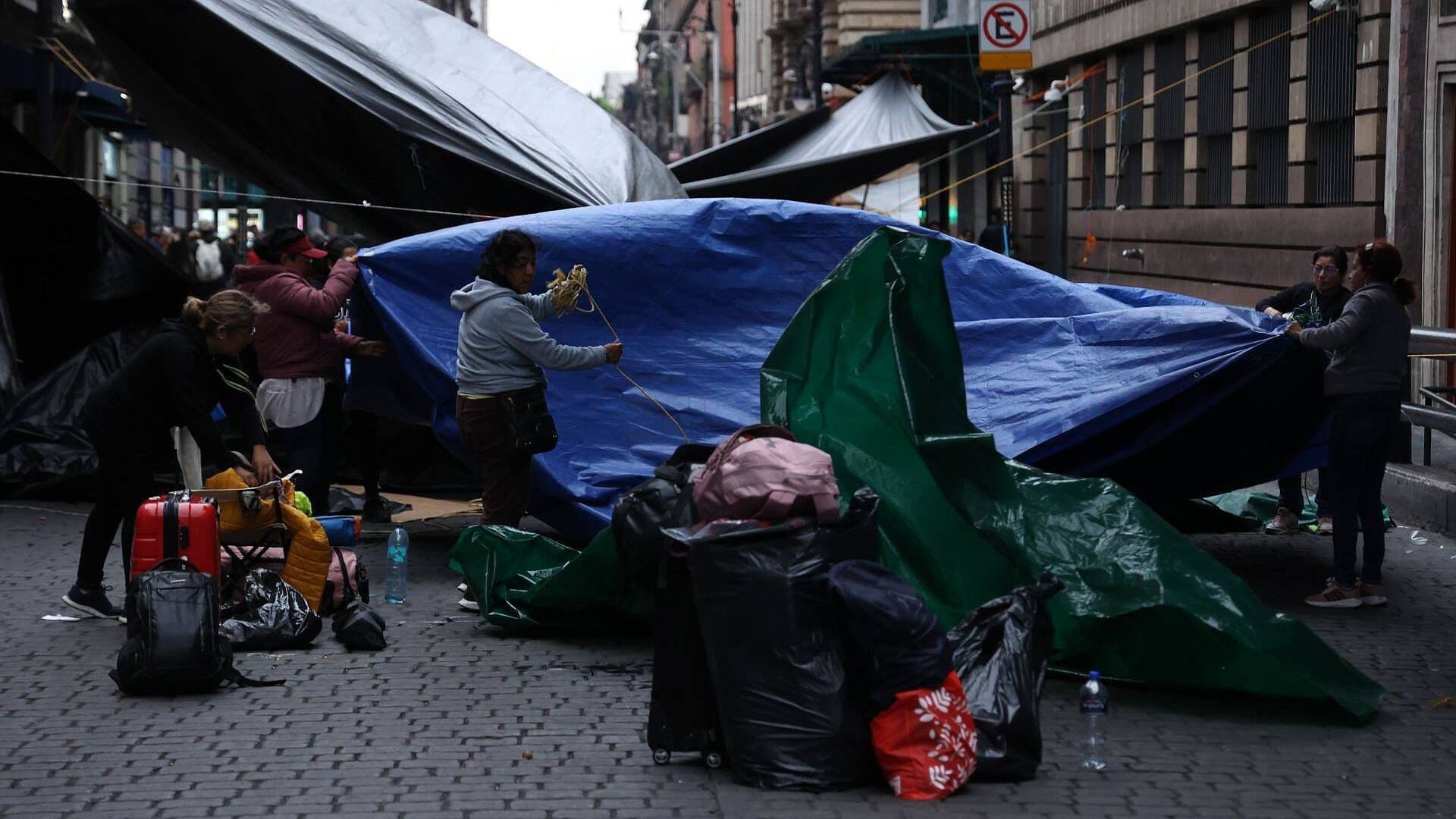 Integrantes de la CNTE Levanta Plantón en Oaxaca y Desmantelan Campamento en la CDMX