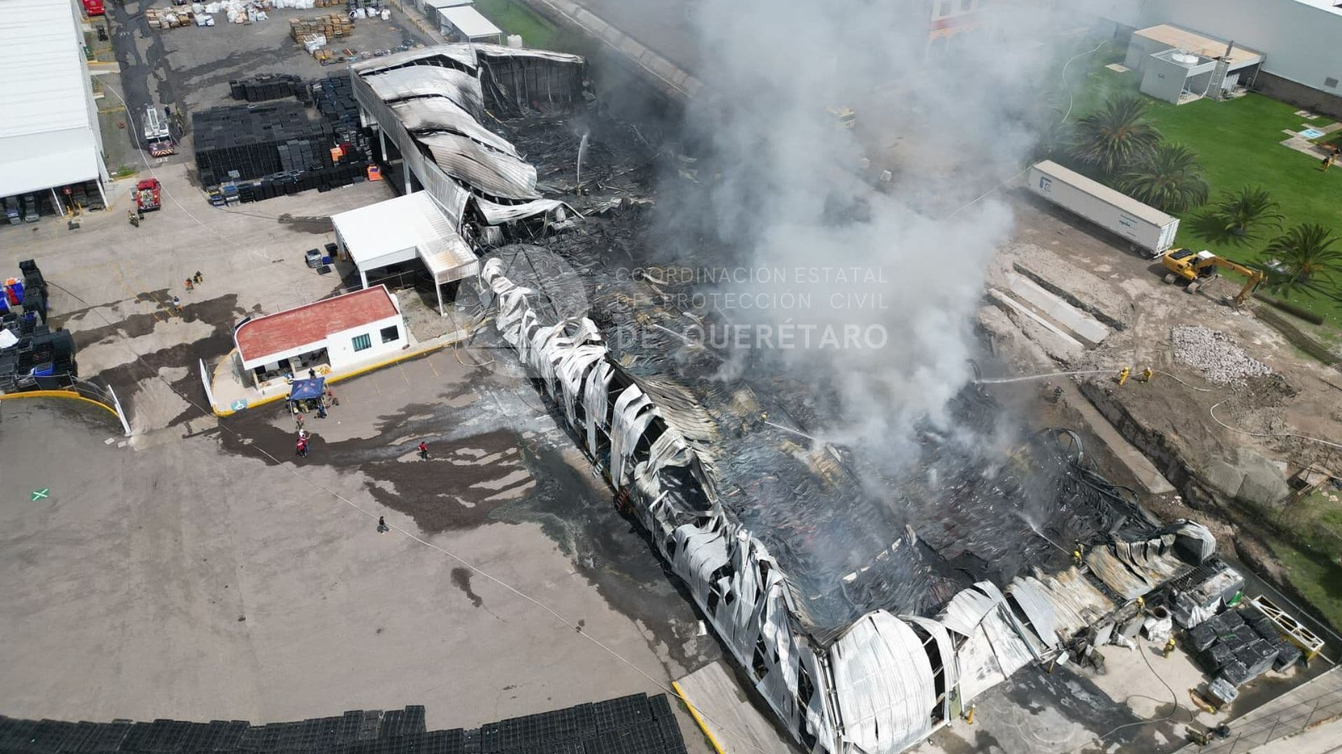 Controlan Incendio en Parque Industrial de Querétaro; Inician Labores de Enfriamiento