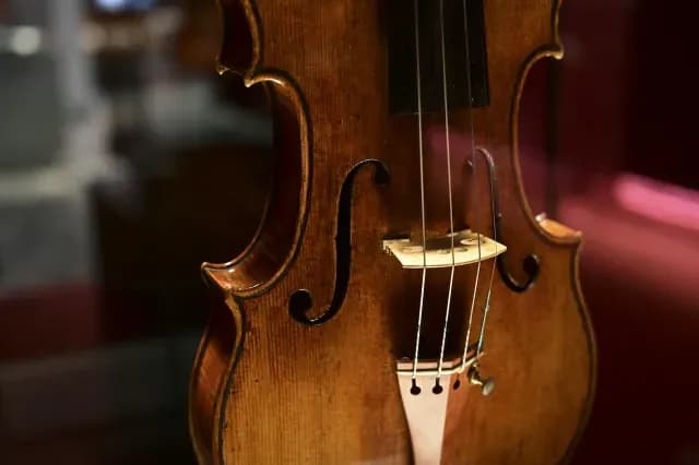 Violín Stradivarius en un museo de Italia