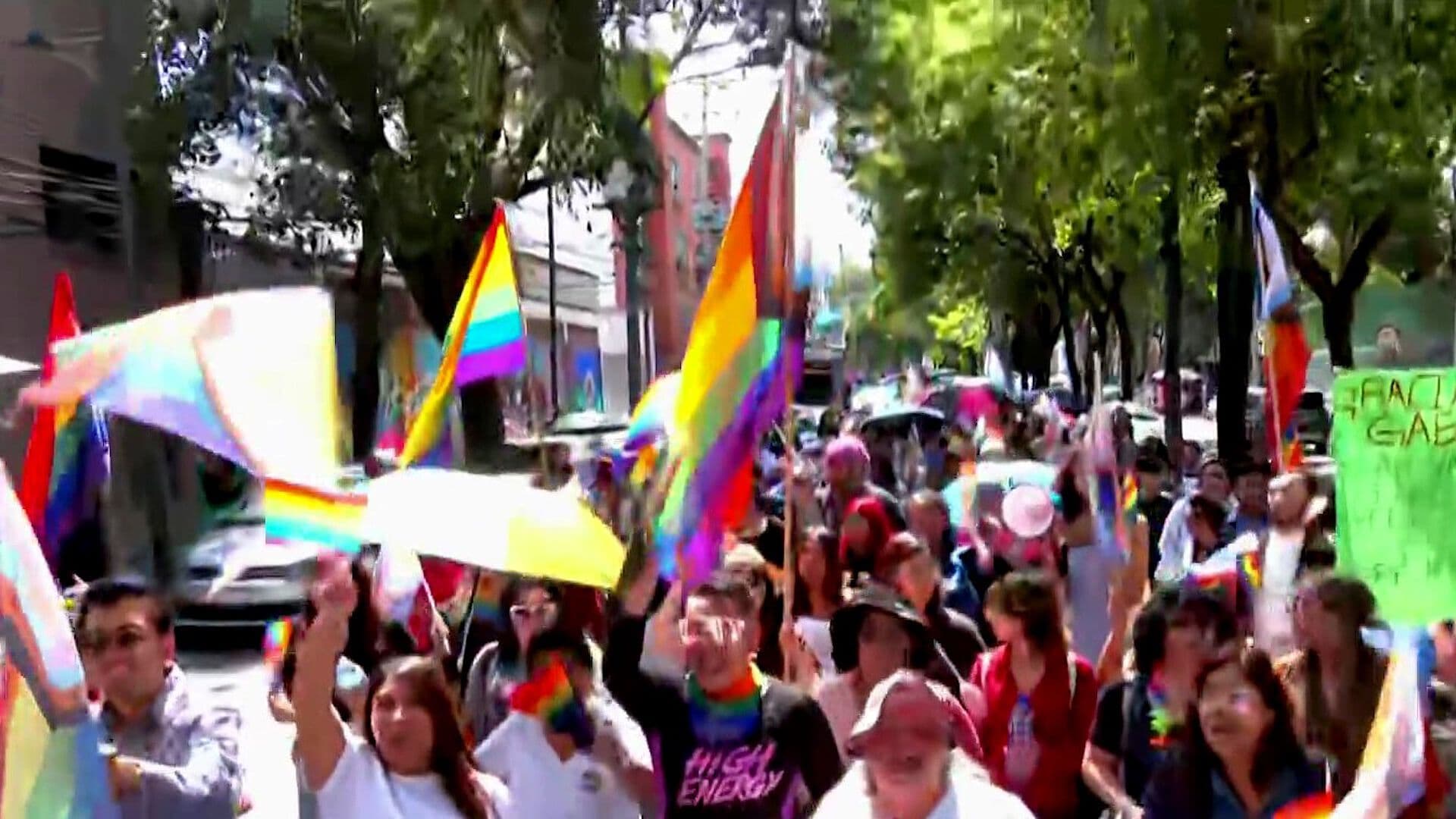 Marcha LGBTQ+ Avanza sobre Avenida San Fernando en Tlalpan, CDMX