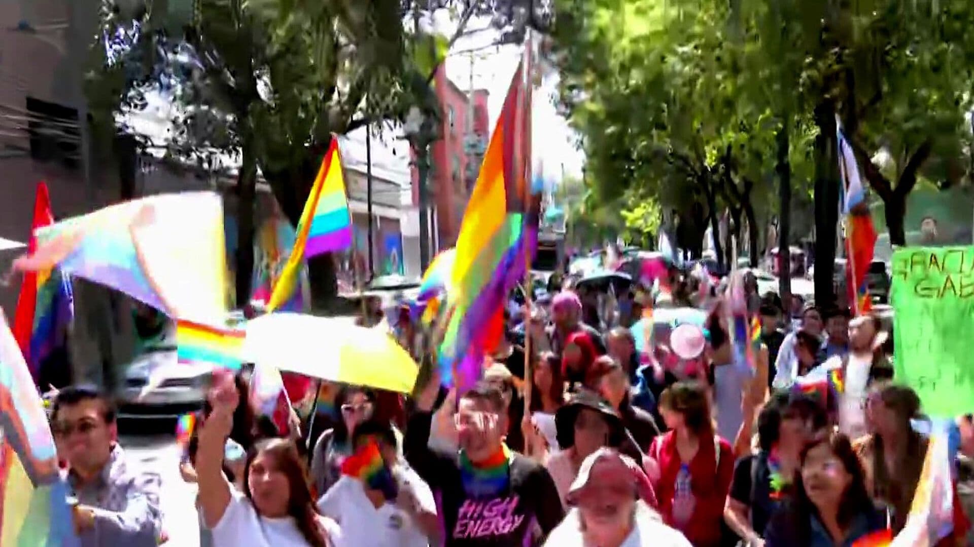 Marcha LGBTQ+ Avanza sobre Avenida San Fernando en Tlalpan, CDMX