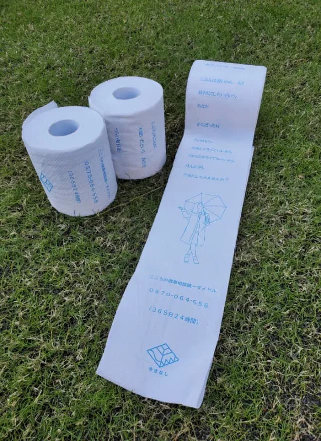 Los mensajes están escritos con tinta azul