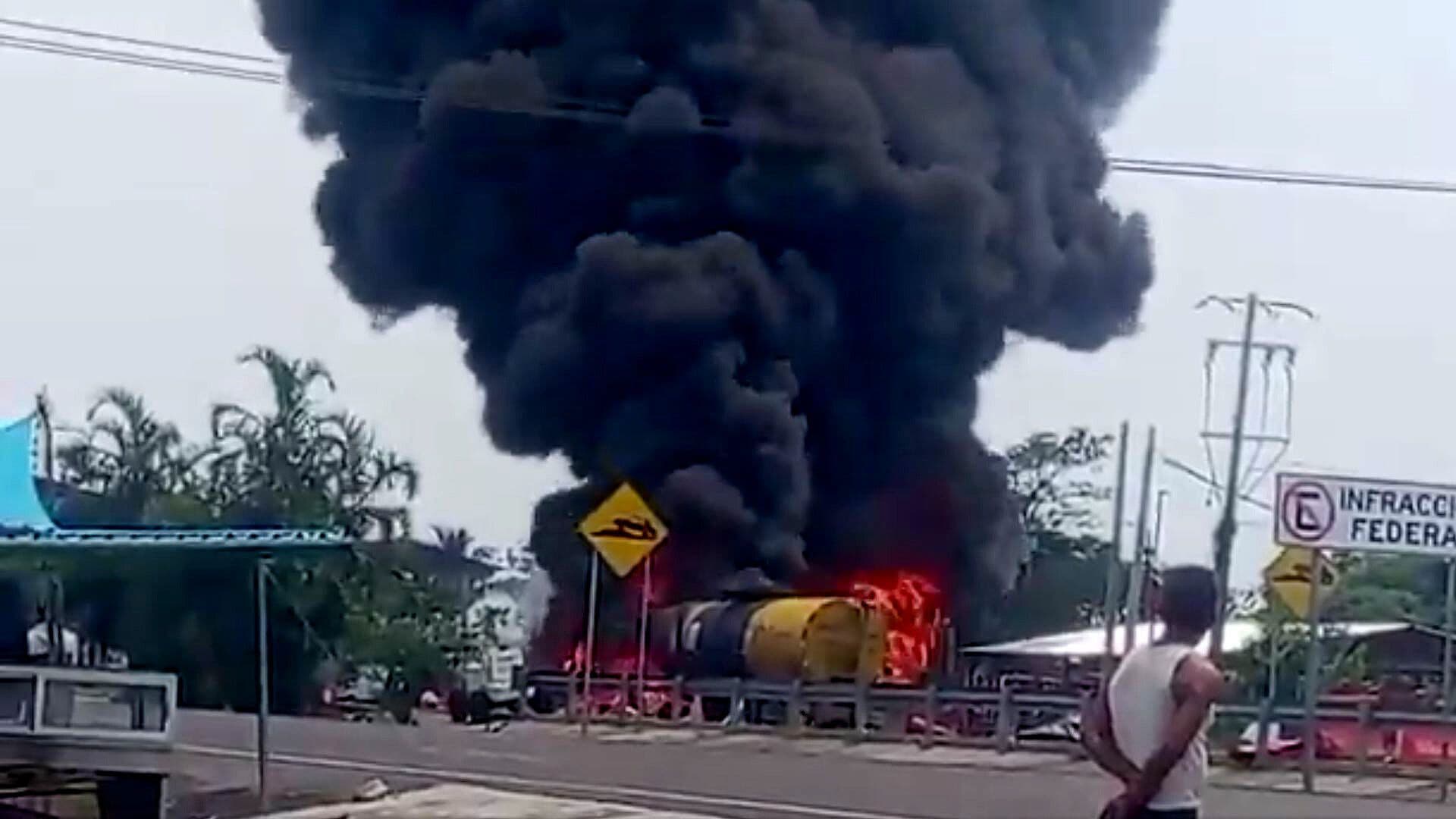 Explosión de Pipa Genera Caos en Carretera Coatzacoalcos–Villahermosa