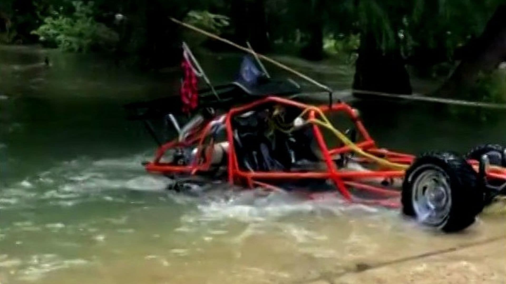 Joven Cayó con Buggy al Río Los Troncones en Ciudad Victoria, Tamaulipas; Salió Ileso