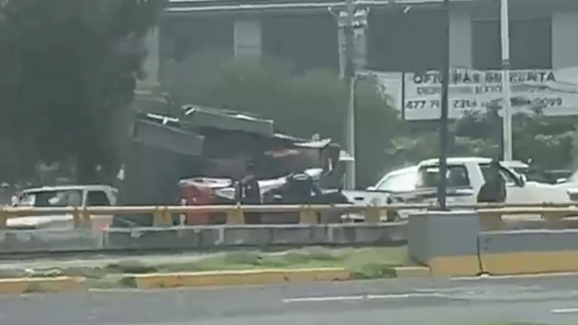 Volcadura Causa Cierre del Libramiento Morelos en León, Guanajuato