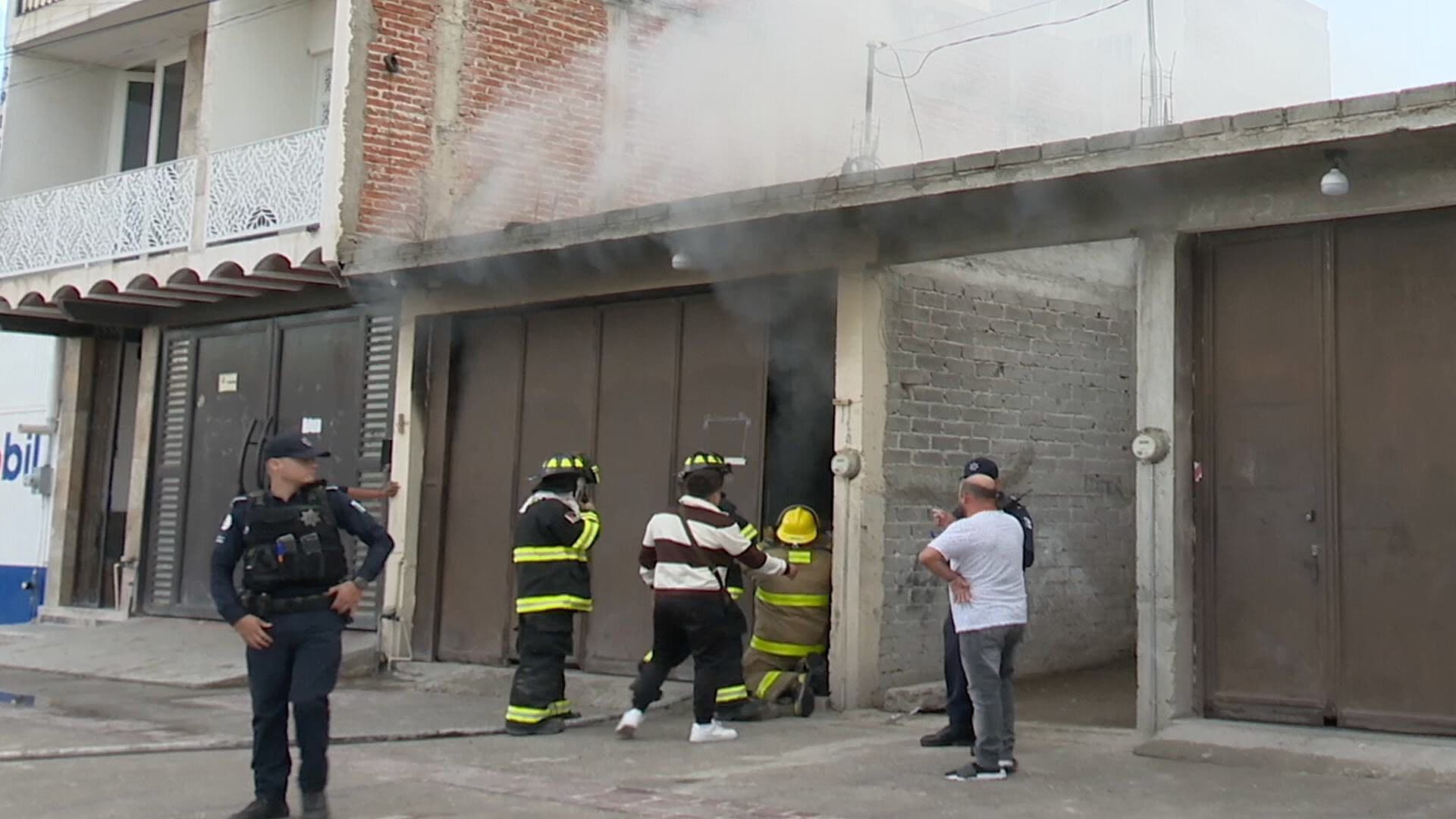 Corto Circuito Provoca Incendio en una Abarrotera en León Guanajuato
