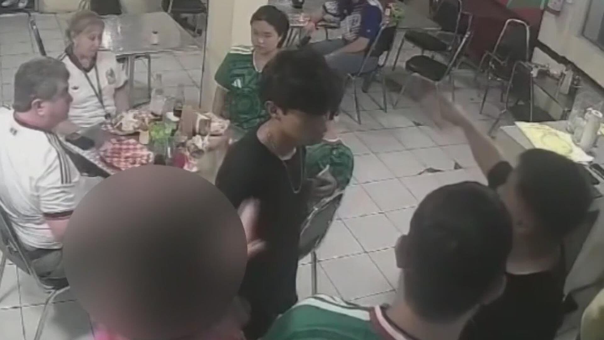 Alcalde de El Carmen, Gerardo de la Maza Agrede a Mesero en Restaurante de San Pedro