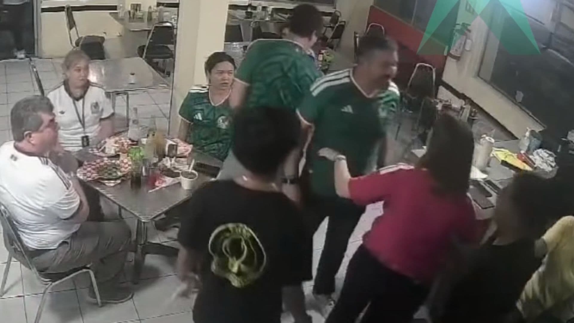 Video: Alcalde de El Carmen, Gerardo de la Maza, Agrede a Mesero en Restaurante de San Pedro, NL