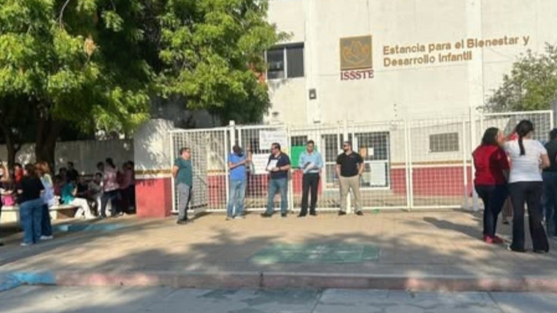 Padres Toman Instalaciones de Guardería del ISSSTE en Navojoa, Sonora