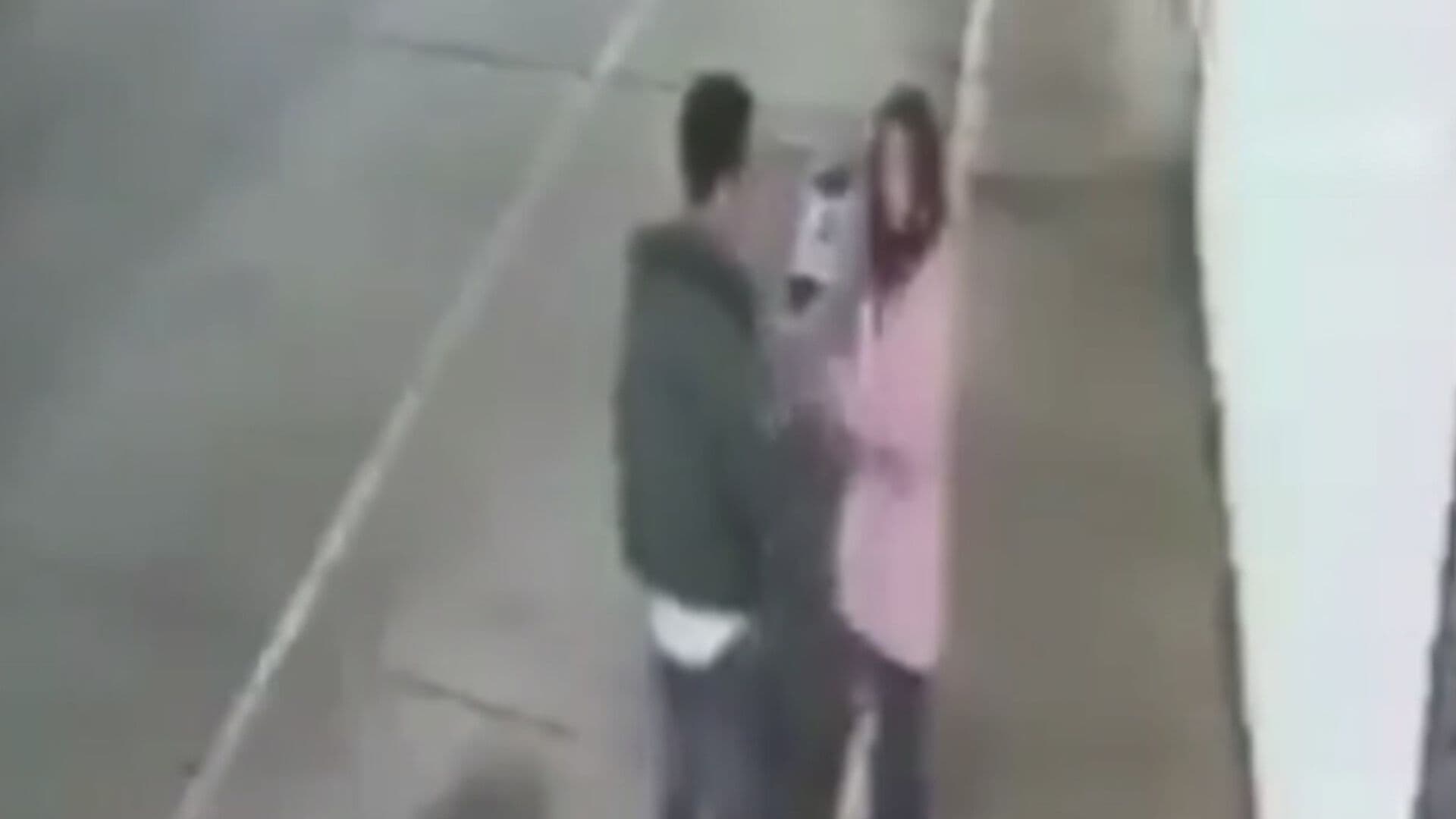 Discusión por Celos Termina en Golpes contra Joven en Calles de Puebla