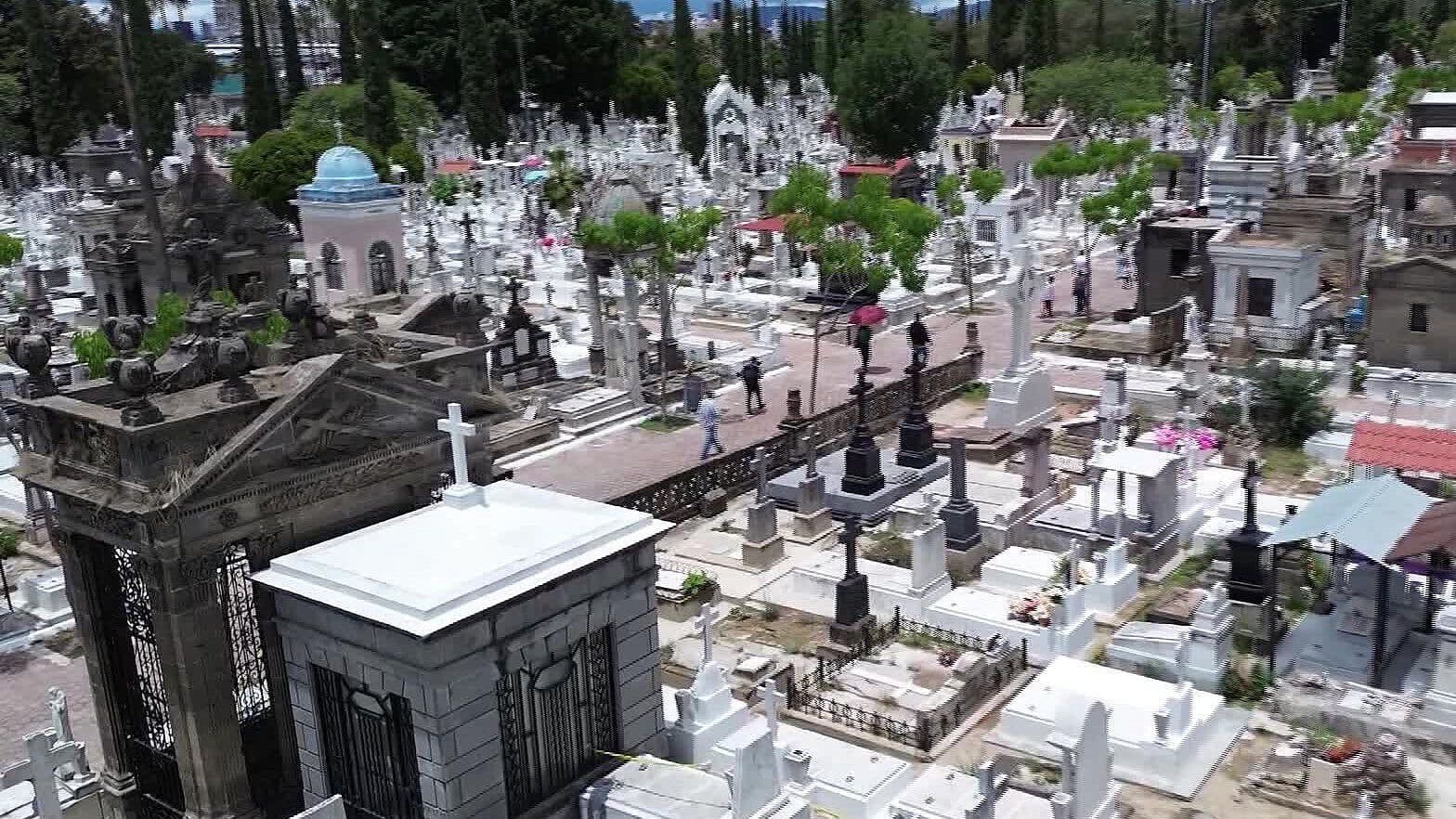 Más de 143 Mil Personas Acudieron a los Panteones de Guadalajara por el Día del Padre