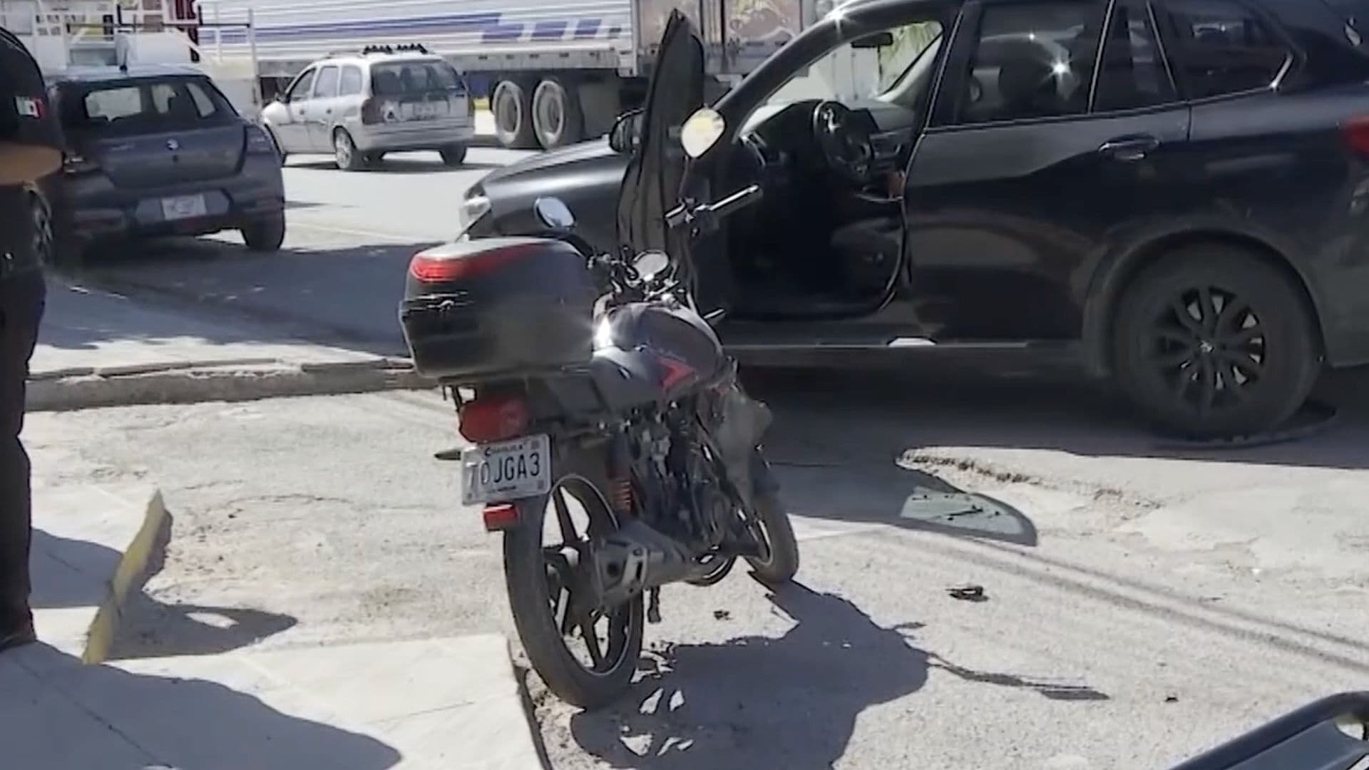 Camioneta Atropella a Motociclista al Ignorar Semáforo en Torreón