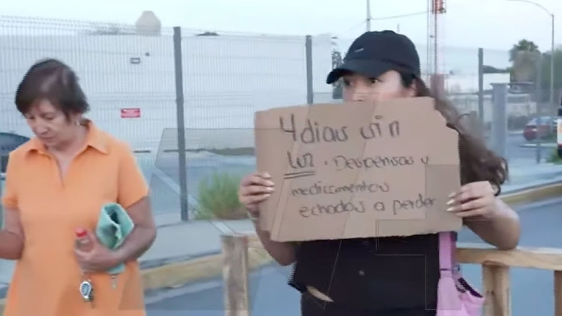 Bloquean Ruiz Cortines y Juan Pablo II por Falta de Luz en Guadalupe, NL