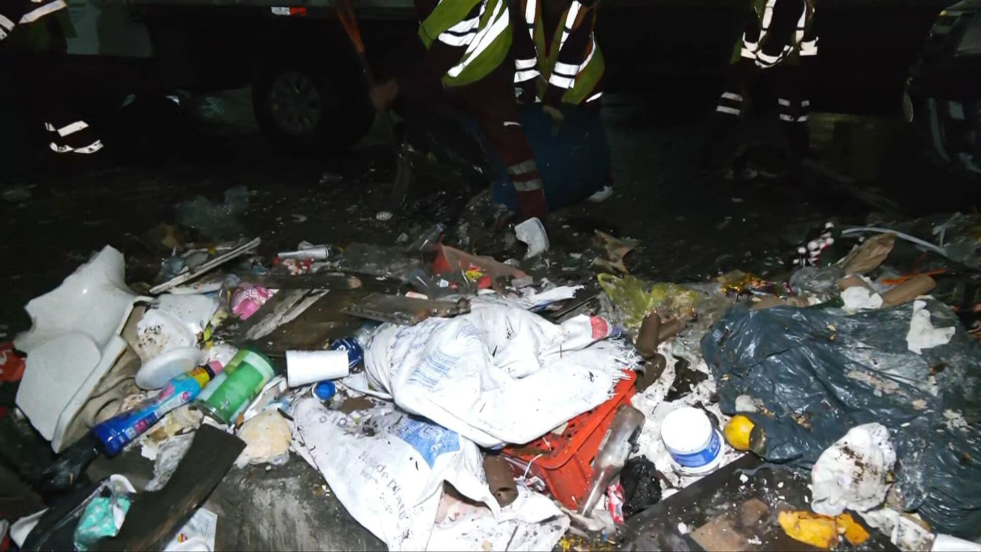 Retiran Basurero Clandestino de Avenida Observatorio; Había Dejado hasta un Retrete