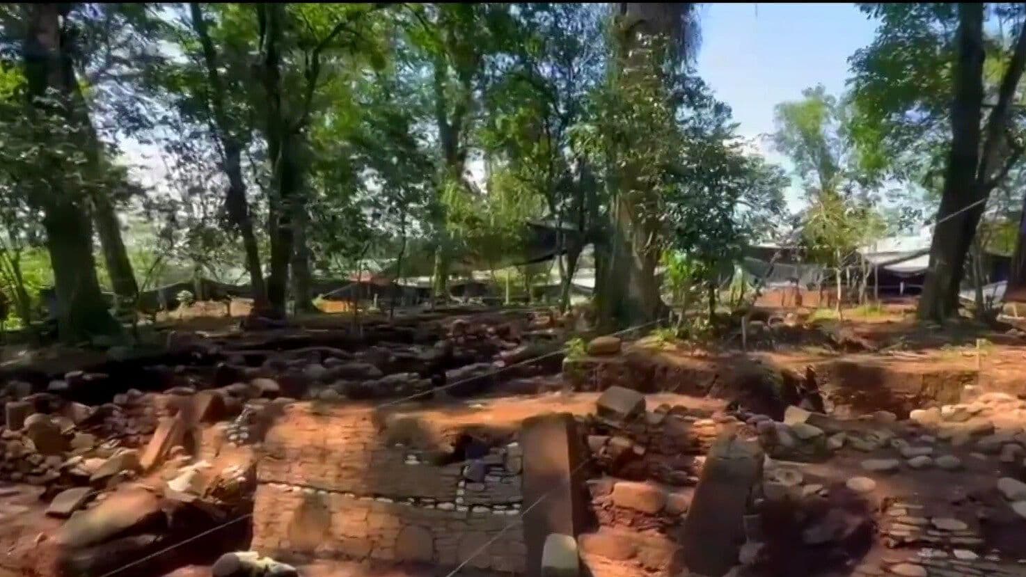 Descubren en Veracruz una Escultura Prehispánica Única de 1,400 Años