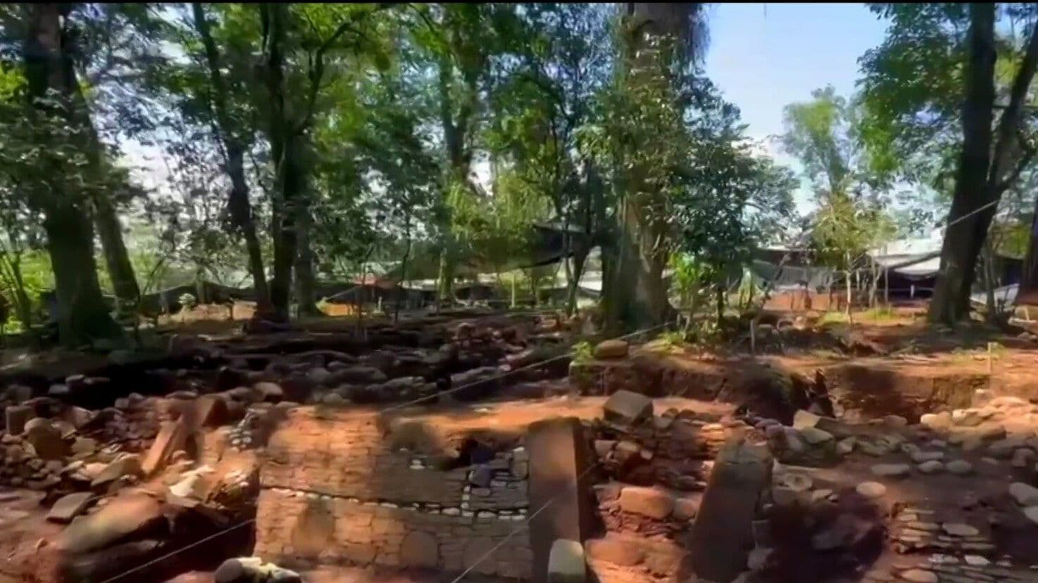 Descubren en Veracruz una Escultura Prehispánica Única de 1,400 Años