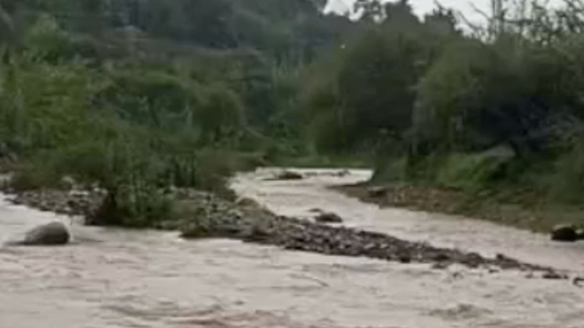 Lluvias Causan Incremento Hasta su Máxima Capacidad del Río Victoria en Santa Catarina, Guanajuato