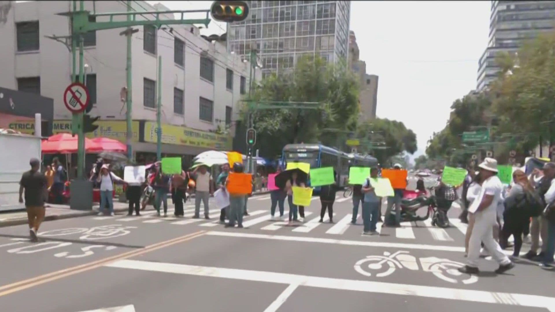 Bloqueo Hoy en Eje Central; Manifestantes Denuncian Fraude Millonario por Viviendas