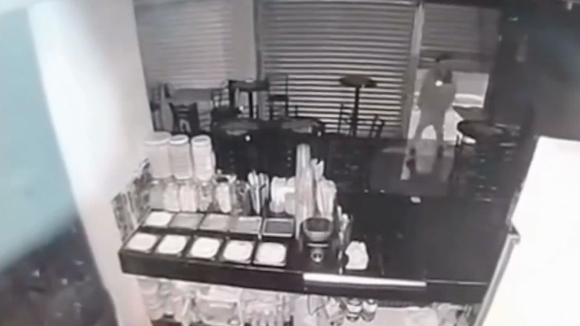 Video Momento Robo Bar Pompochelas de Colonia Rivera de Santiago en Puebla