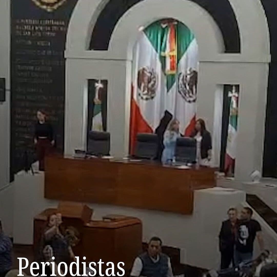 Periodistas Invaden Congreso de SLP