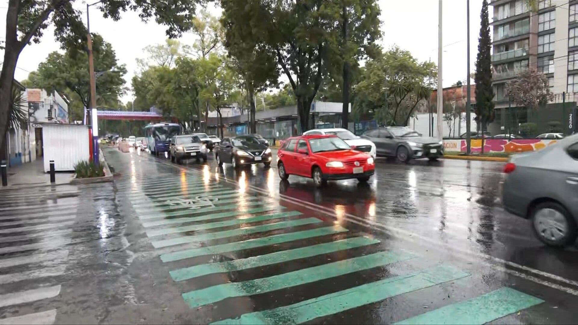 Intensa Lluvia Azota Calzada de Tlalpan, Transporte Público Opera con Normalidad