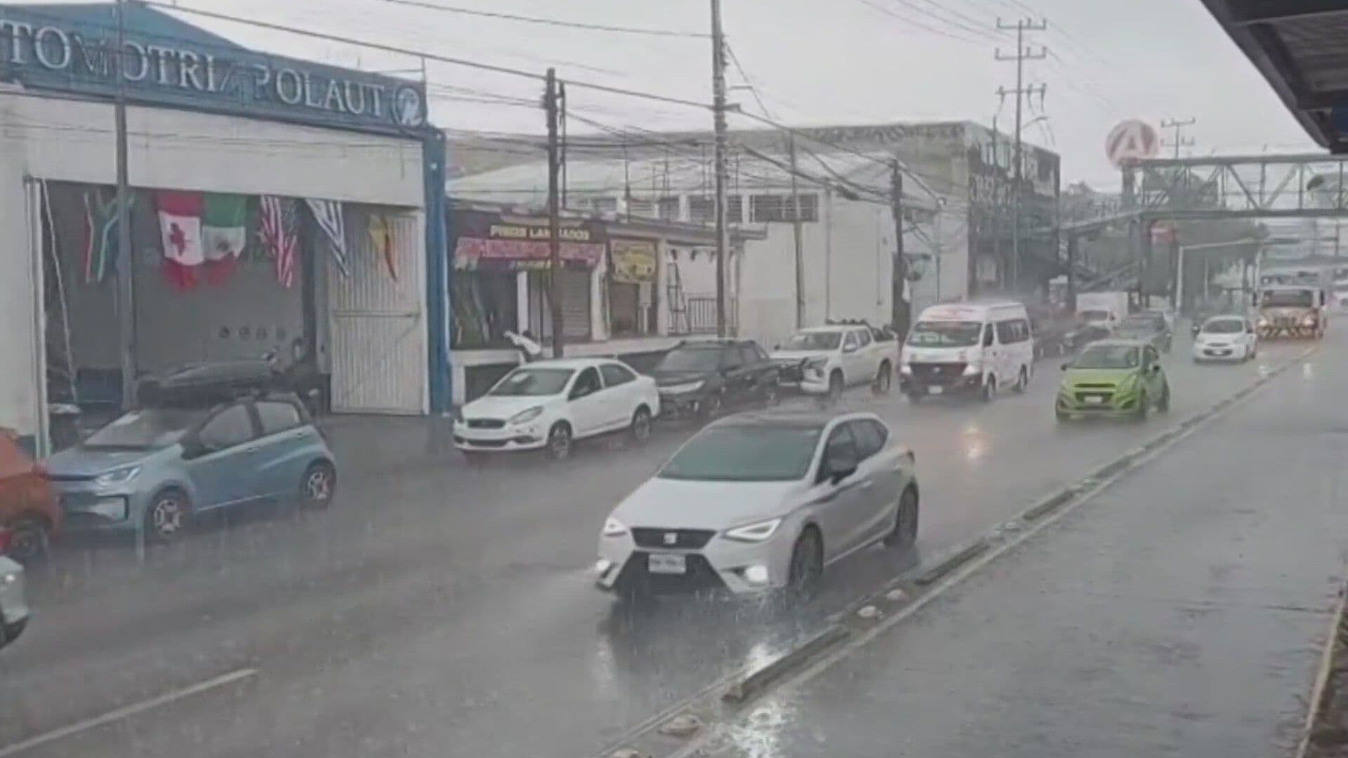 Fuertes Lluvias en Ecatepec Generan Encharcamientos en San Cristóbal y Vía López Portillo