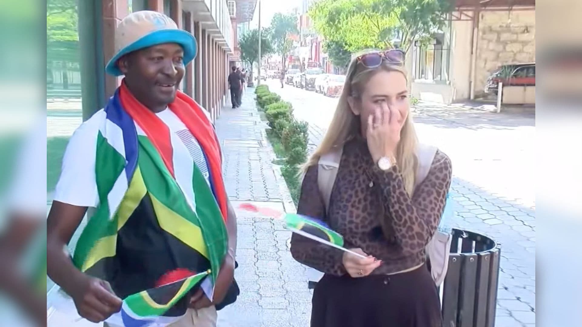 Sudafricanos Recorren Lugares Turísticos en el Centro de Monterrey, NL