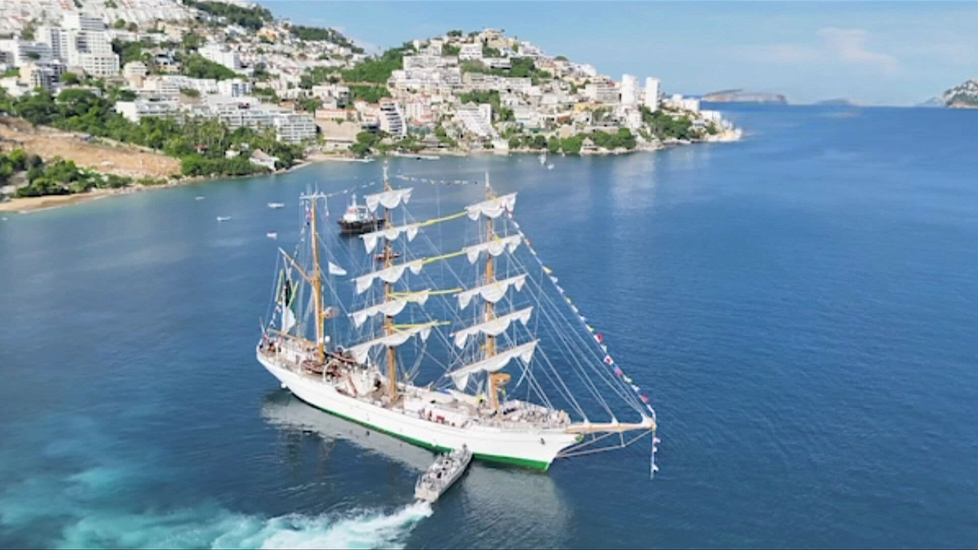 Llega Buque Escuela Cuauhtémoc de la Marina al Puerto de Acapulco, Guerrero