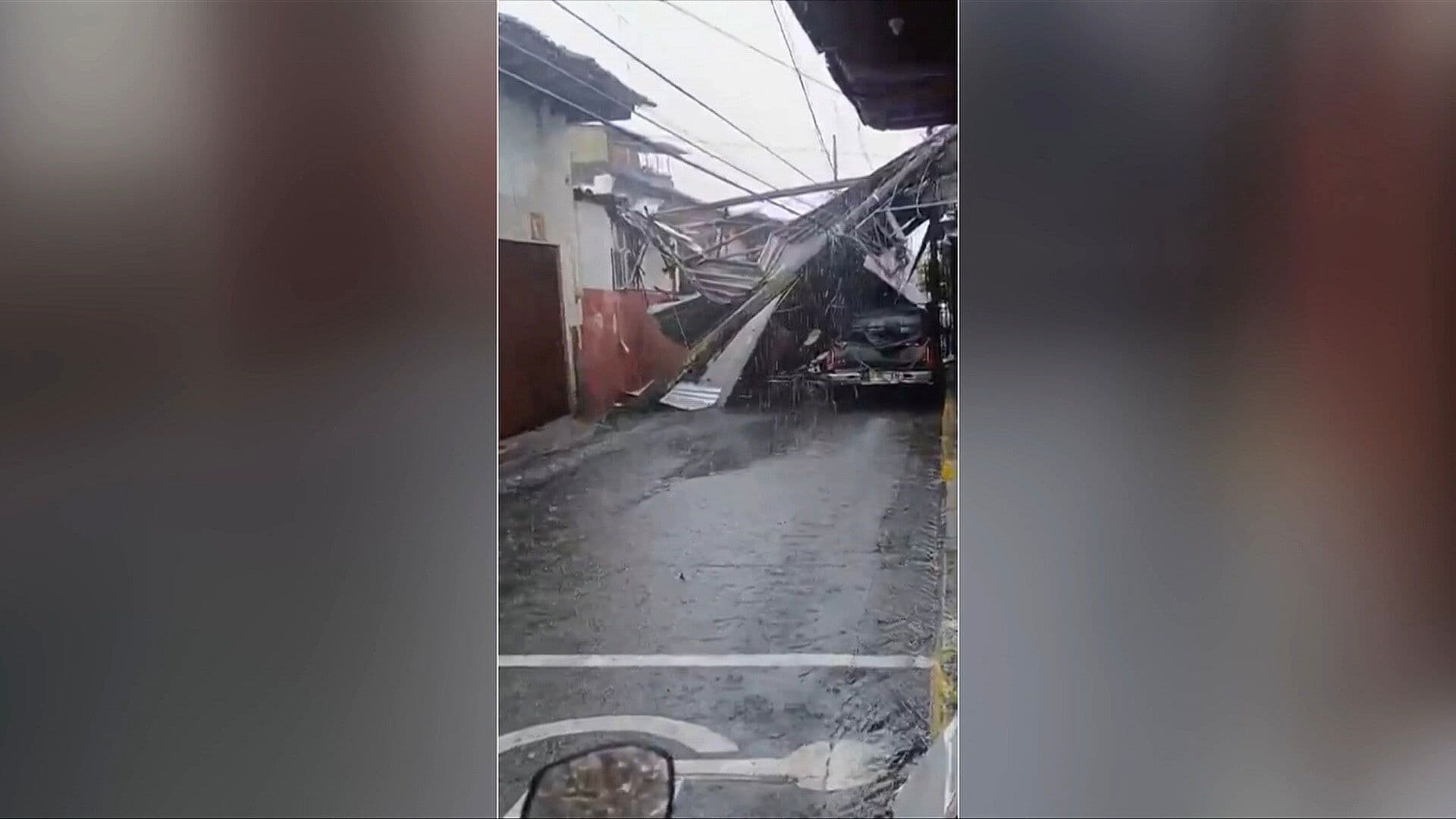 Torrenciales Lluvias en Uruapan, Michoacán, Convierten Calles en Ríos y Dejan Apagones