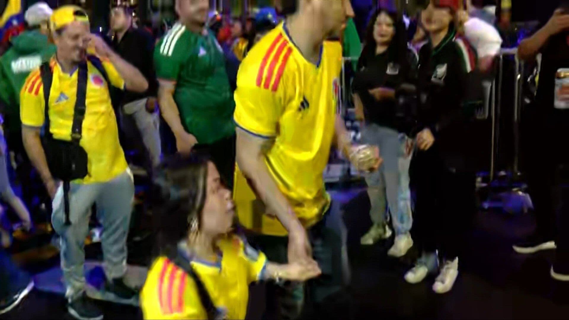 Mexicanos y Colombianos Desatan la Fiesta en La Minerva tras Triunfo de Colombia