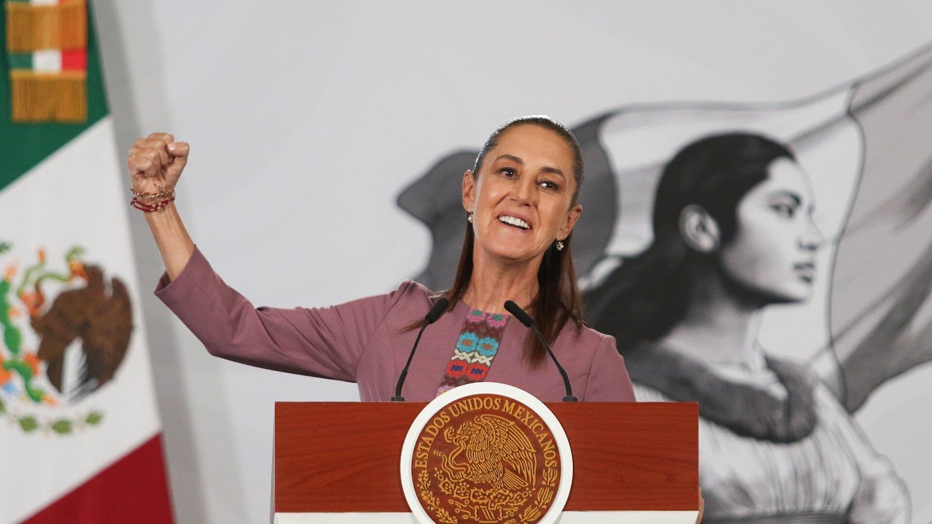 Sheinbaum Celebra su Cumpleaños 64; Así le Cantaron las Mañanitas los Reporteros
