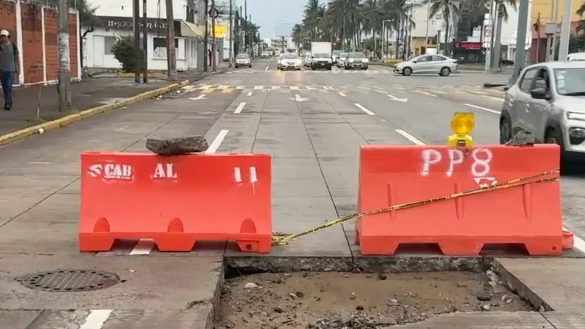 Reducción de Carriles por Concreto Hidráulico Dañado en Boca del Río