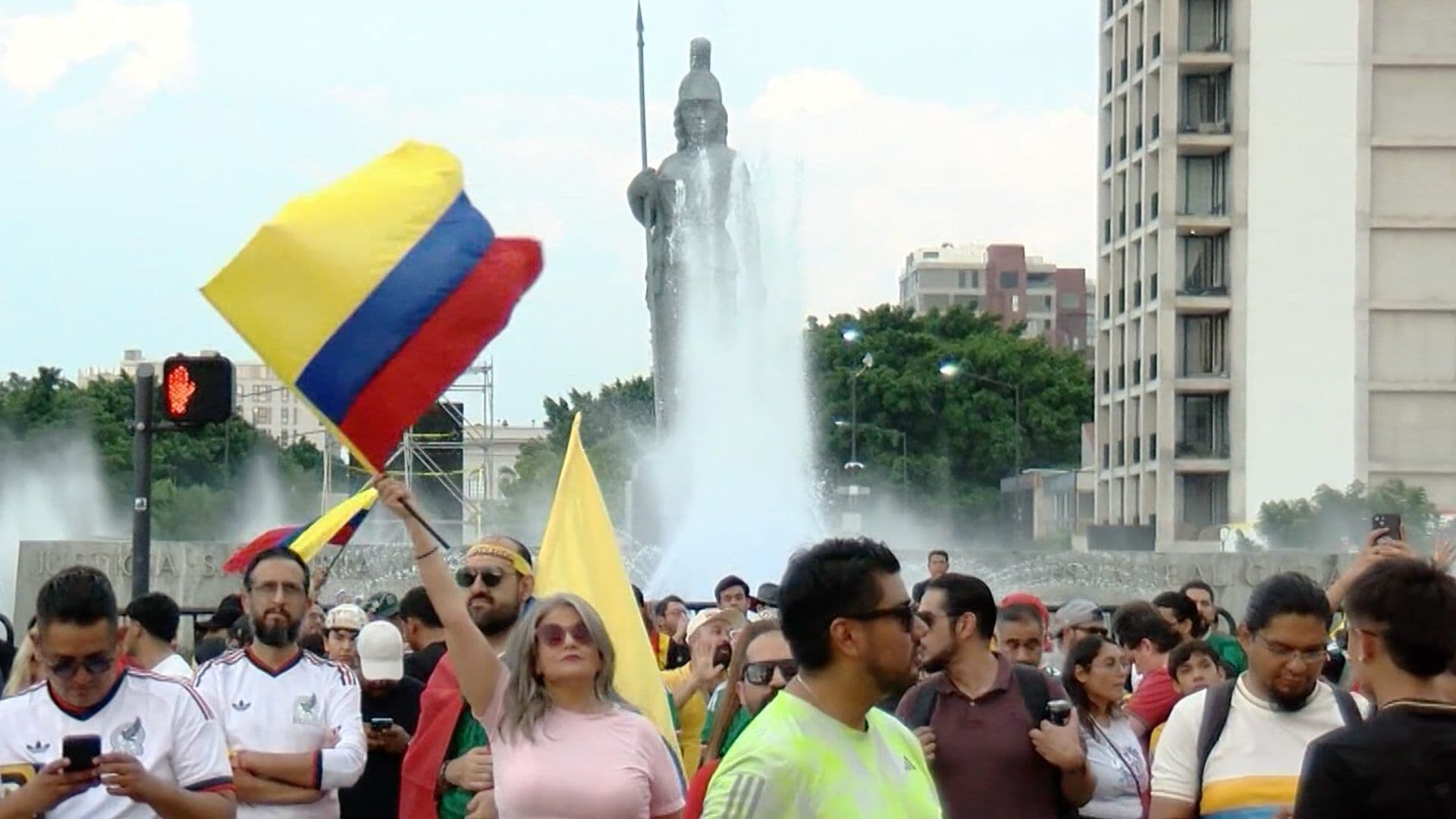 Colombianos y Mexicanos Celebran Juntos Triunfo de Colombia en La Minerva