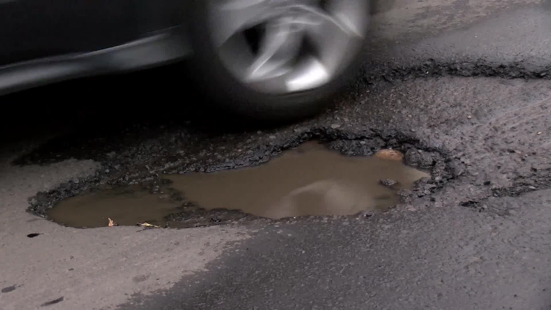 Si un Bache Dañó tu Auto en Querétaro, Puedes Pedir Reparación al Municipio