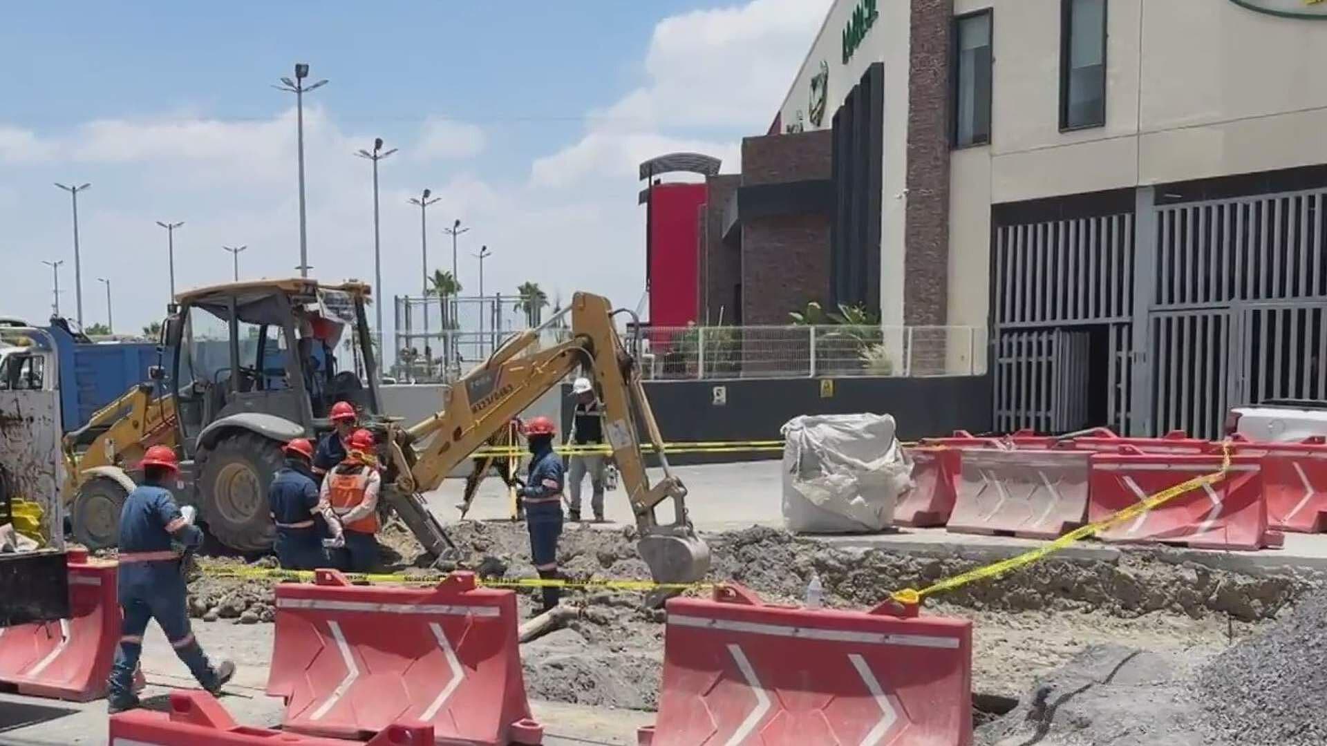 Perfora Ducto de Gas Retroexcavadora en Av. Miguel Alemán