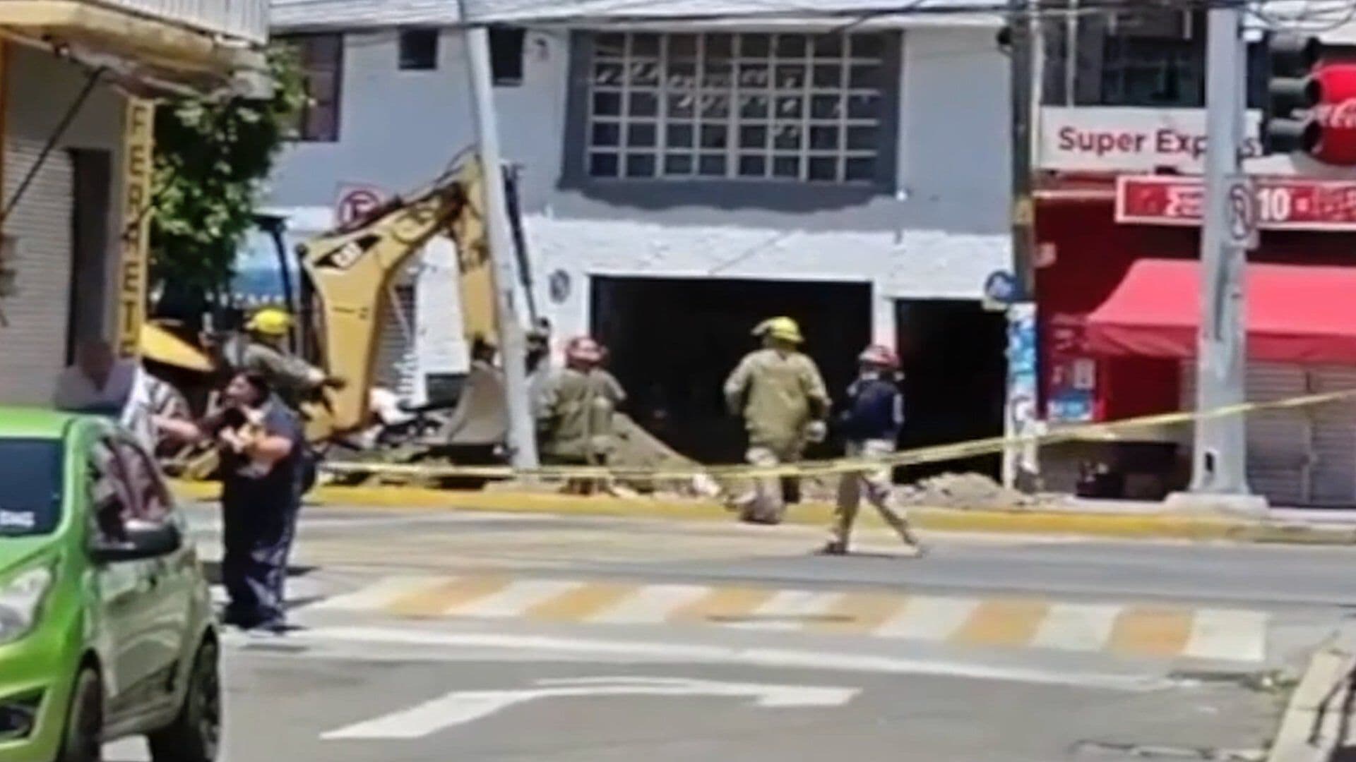 Máquina Excavadora Perfora Tubería de Gas en Irapuato Guanajuato