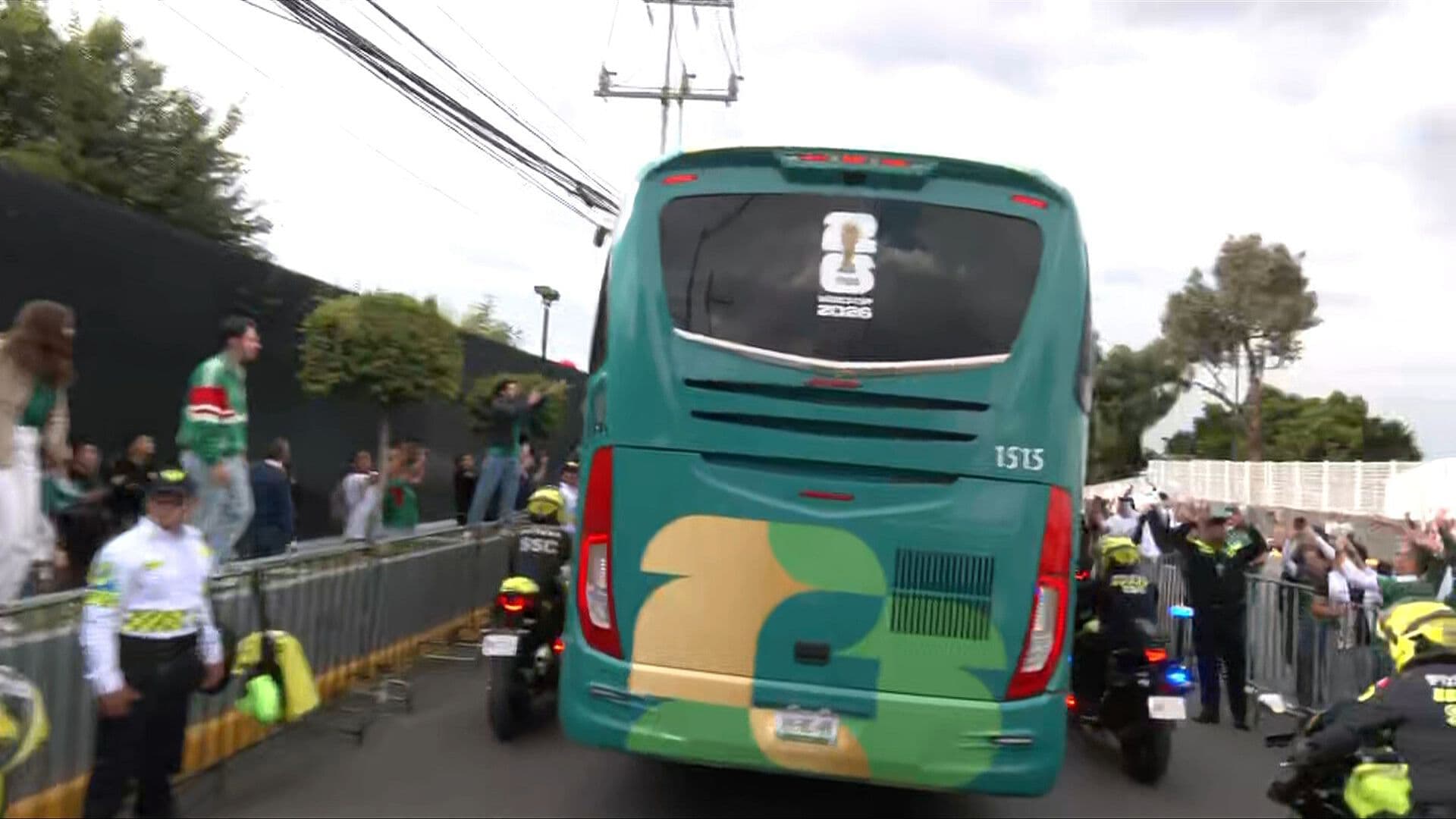 Locura y Pasión en la Llegada de la Selección Mexicana al Estadio CDMX para el Juego Ante Chequia