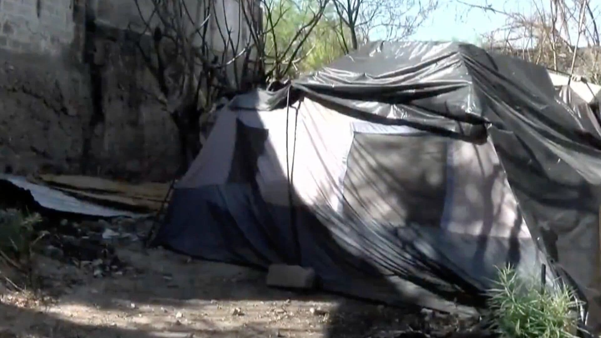 Familia Vive en Casas de Campaña Tras Incendio en Ciudad Juárez; Piden Apoyo