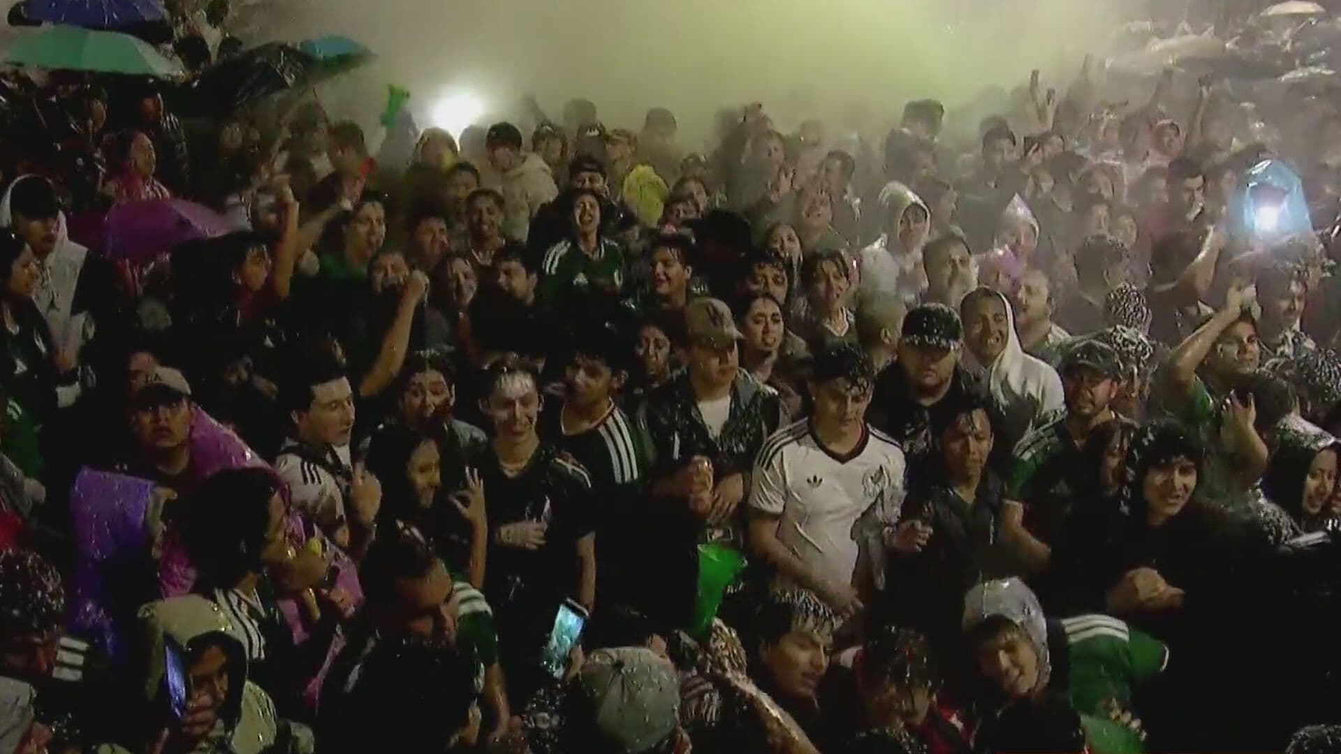 Video: Cae Tercer Gol de México y el País se Desborda de Alegría