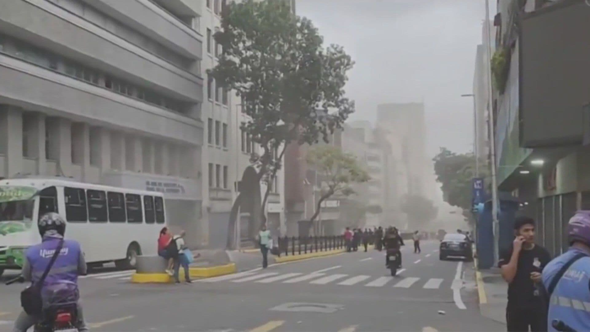 Sismos de 7.1 y 7.5 Grados de Magnitud Sacuden a Venezuela; Reporte En Vivo Desde Caracas